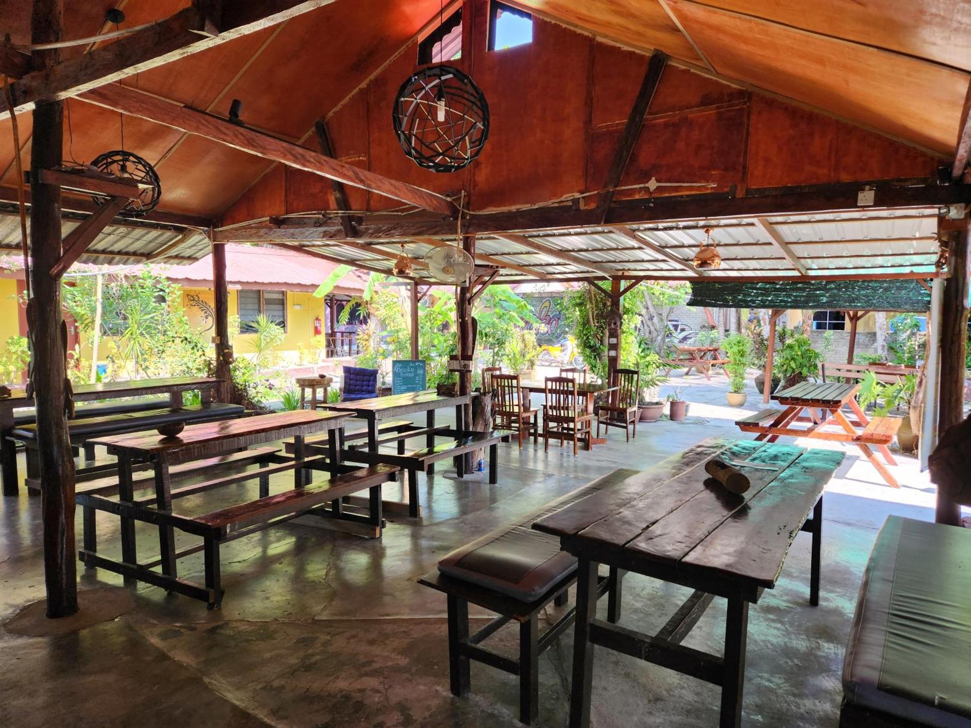 Gecko Guesthouse Pantai Cenang  Eksteriør billede