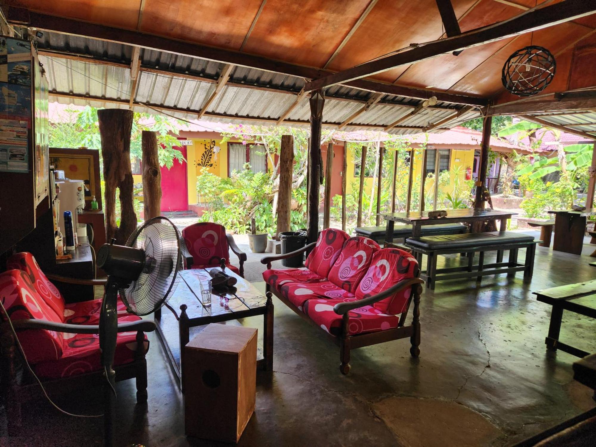 Gecko Guesthouse Pantai Cenang  Eksteriør billede
